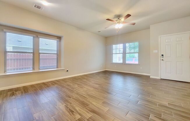 Stunning 3-Bedroom Home in Leander! Available Mid-June!