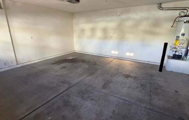 3 beds, 2.5 baths, $1,900