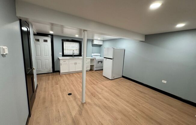 Spacious 1BR Single-Family Near 55th & Whipple — Heat & Hot Water Included
