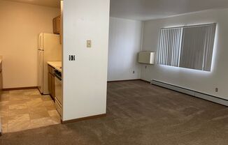 2 beds, 1 bath, $800, Unit 07