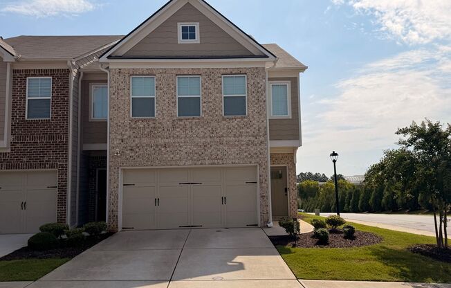 Elegant Lithonia 3 Bedroom 2.5 bath with Fenced backyard!