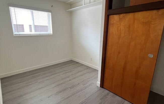 1 Bedroom on Ingraham Street blocks from the beach in Pacific Beach!