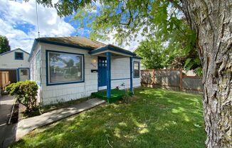 Newly Remodeled 2 bedroom 1 bath*** ABSOLUTELY GIGANTIC FENCED BACK YARD - PET FRIENDLY!!!