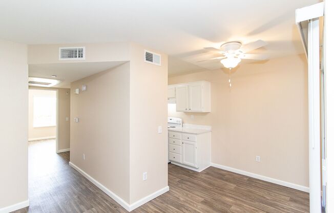 1 bed, 1 bath, 648 sqft, $2,091, Unit 30-203