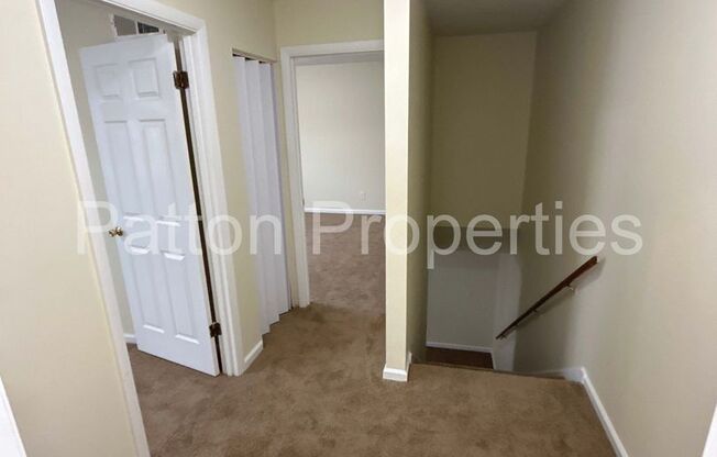 2 beds, 1 bath, 1,009 sqft, $1,095, Unit J2