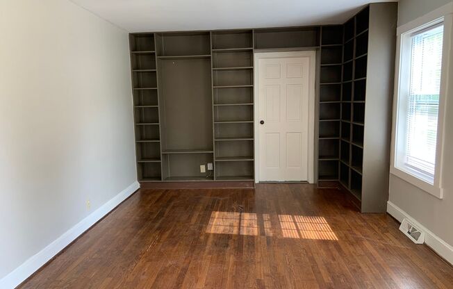 Remodeled 2BR/2BA near UNCG- Lawncare Included!