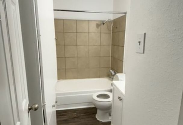 2 beds, 1 bath, 853 sqft, $1,425, Unit 607