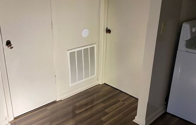 Renovated 2 Bedroom 1 Bath Apartment for Rent!