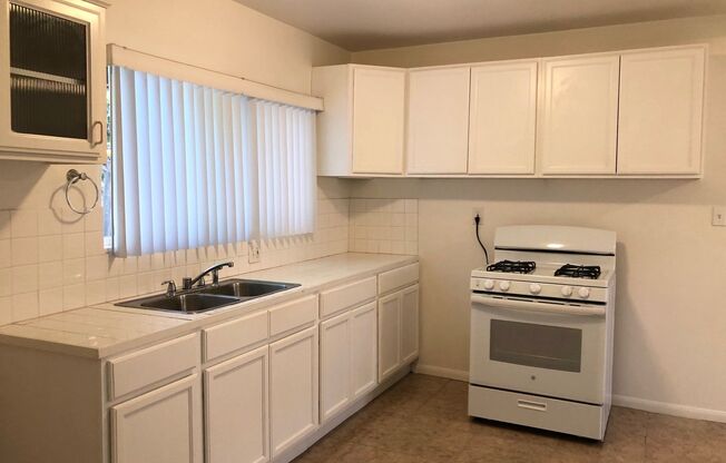 2 beds, 1 bath, $2,850