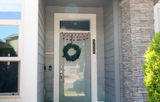 Gorgeous 4 Bed/2.5 Bath House in Recently Developed Hillsboro Community