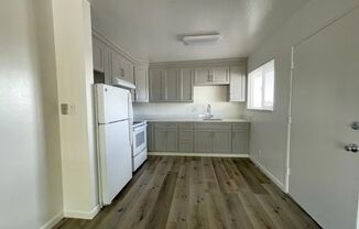 2 beds, 1 bath, $2,700, Unit D