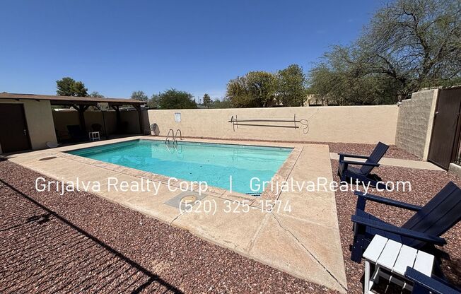 3001-3015 E La Madera Dr