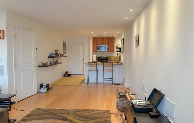 1 bed, 1 bath, 740 sqft, $5,200, Unit 509