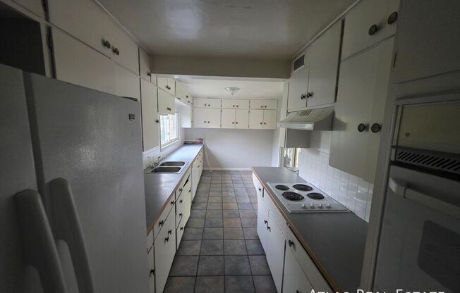 2208 N 10 AVE
