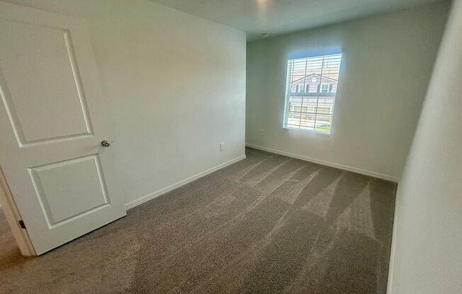 Stylish Townhome in the Heart of Ruskin – Prime Location.