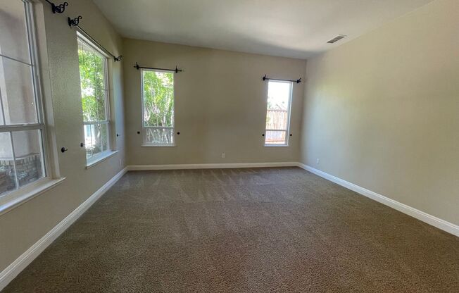 Stunning 4-Bedroom Home in Prime Folsom Location