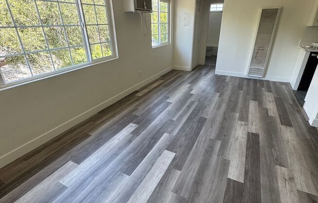 4322 Tujunga Ave. Studio City, CA. 91604