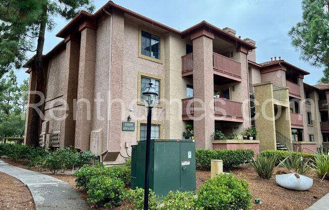 Rancho Bernardo, 12039 Alta Carmel Ct #131, Granite Counters, AC, Fireplace, Community Pool, Spa, Fitness, Tennis and much more!