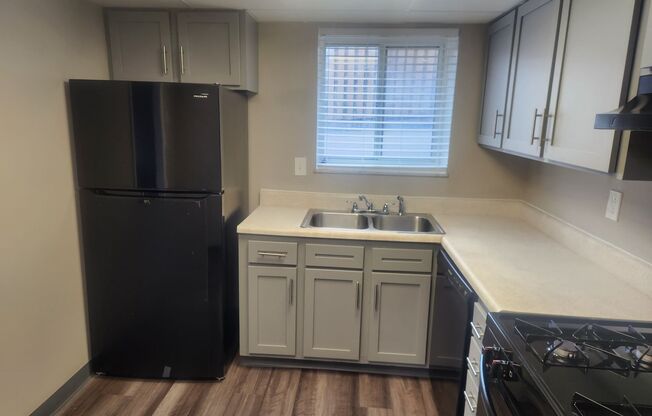 2 beds, 1 bath, 1,047 sqft, $1,425, Unit WG1-4