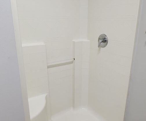 Studio, 1 bath, 650 sqft, $1,050, Unit Unit 116
