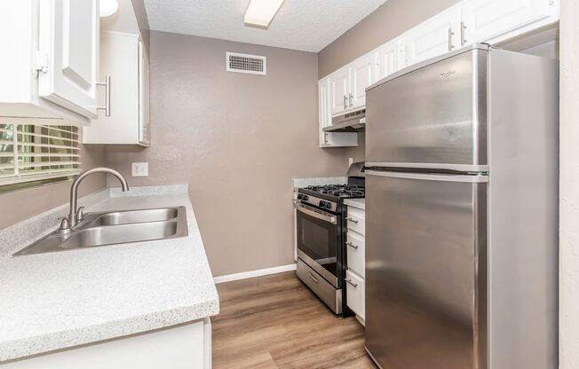 1 bed, 1 bath, 576 sqft, $899