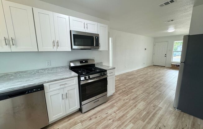 2 beds, 1 bath, $1,100