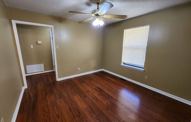 3 beds, 2 baths, $1,600