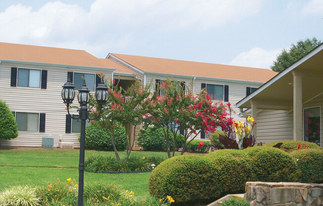 3 beds, 2 baths, 1,260 sqft, $1,250