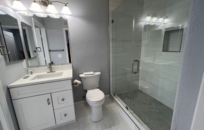2 beds, 1 bath, $1,450, Unit # 1050