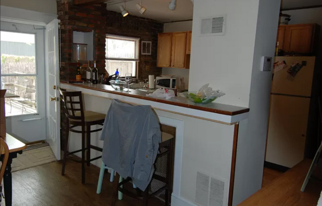 3 beds, 2 baths, $1,650