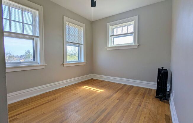 Move-In Special! Freshly Updated Southampton 1 Bedroom