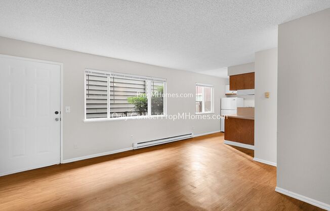 2 beds, 1 bath, $1,599, Unit 8820 N Ivanhoe Street Unit 17