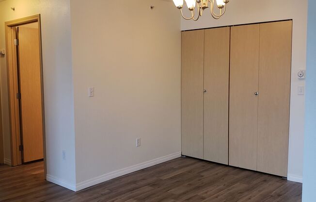 2 beds, 1 bath, 890 sqft, $1,295, Unit A201