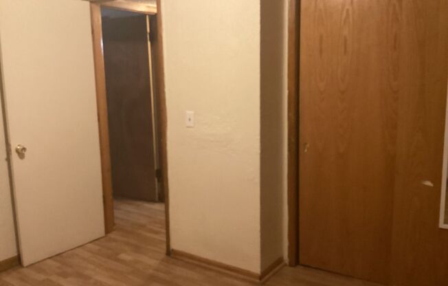 2 beds, 1 bath, $850