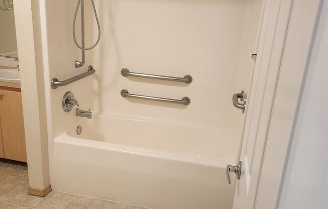 1 bed, 1 bath, 770 sqft, $1,210, Unit 207
