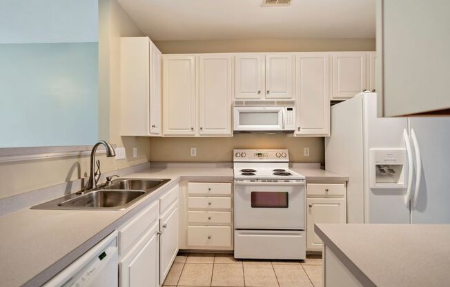 $500 lease signing incentive! Fantastic 2 Bed, 2.5 Bath Townhome in great Raleigh location!