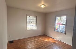 4 beds, 1 bath, $935