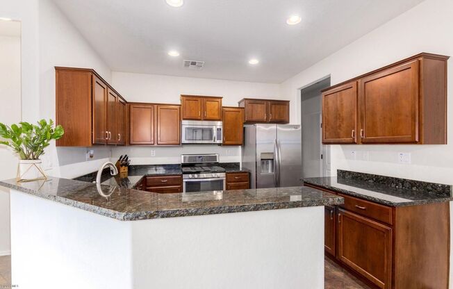 Gorgeous 3bed/2bath single level home in North Peoria!! Best Schools !!