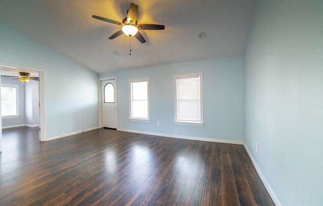 2 beds, 1 bath, $1,050