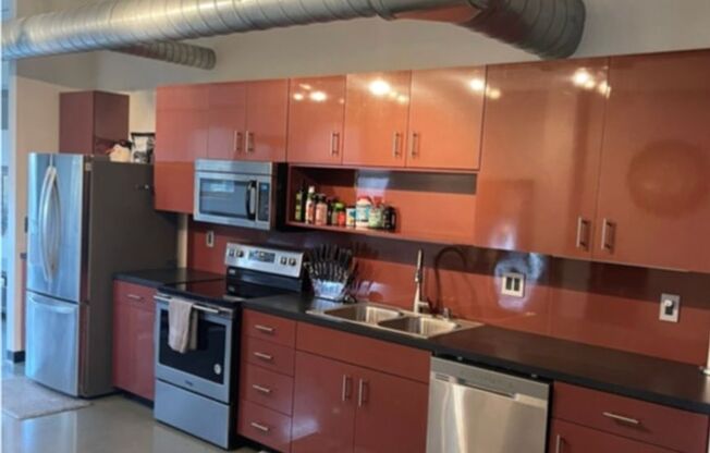 COMING SOON Beautiful 2BR , 2BA 2nd floor loft in East Downtown Area- aprox 1650 sq ft