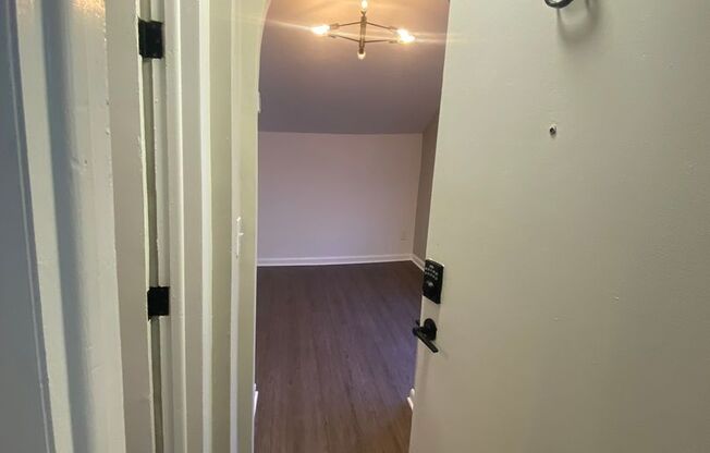 1 bed, 1 bath, 750 sqft, $1,200, Unit 5