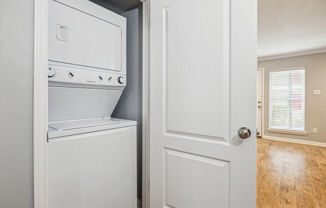 2 beds, 1 bath, 775 sqft, $1,595, Unit 29