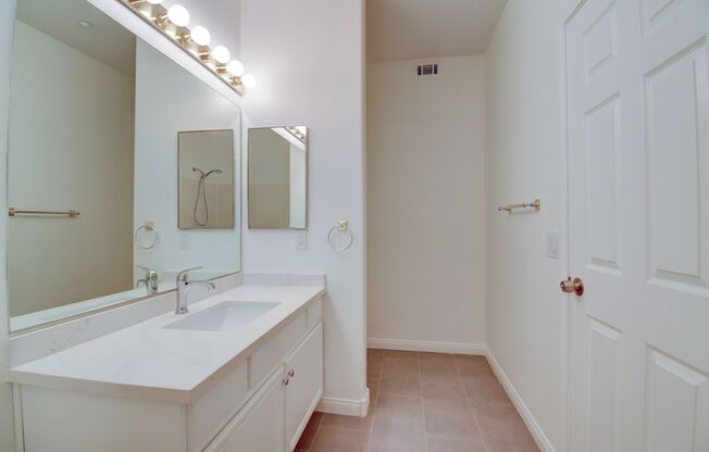 2 beds, 2 baths, $1,600, Unit 823