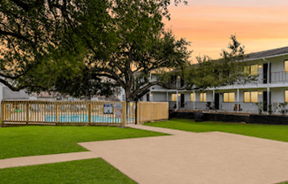 1BR/1BA | Newly Renovated Unit | Community Pool | In Austin!