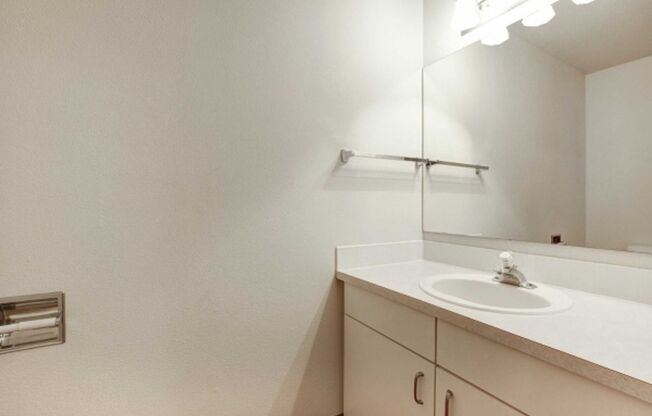 2 beds, 2 baths, 1,240 sqft, $1,940, Unit B6