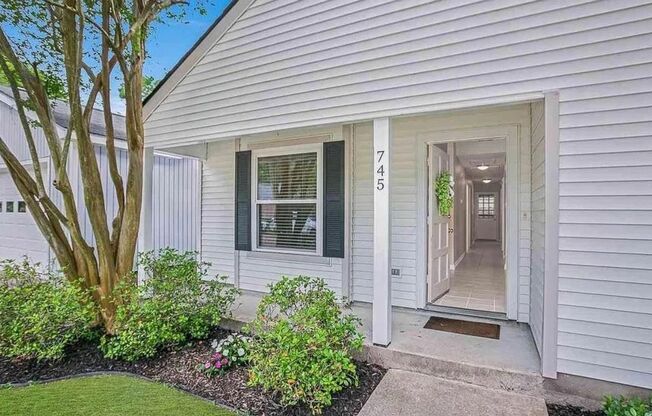 3 Bedroom House off Highland and Starring Lane