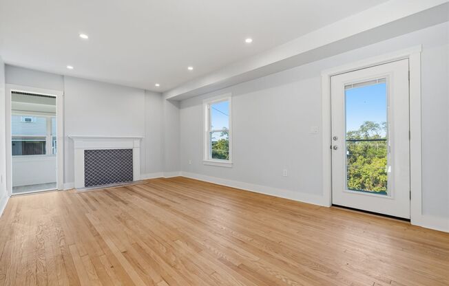 Newly renovated 3 bedroom beauty in Upper St. Clair! Available NOW!