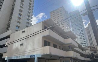 2 Bed/1 Bath unit on Cleghorn St in Waikiki