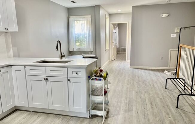 2 beds, 1 bath, 964 sqft, $1,400, Unit #3