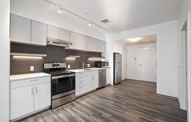 1 bed, 1 bath, 812 sqft, $4,500, Unit 504